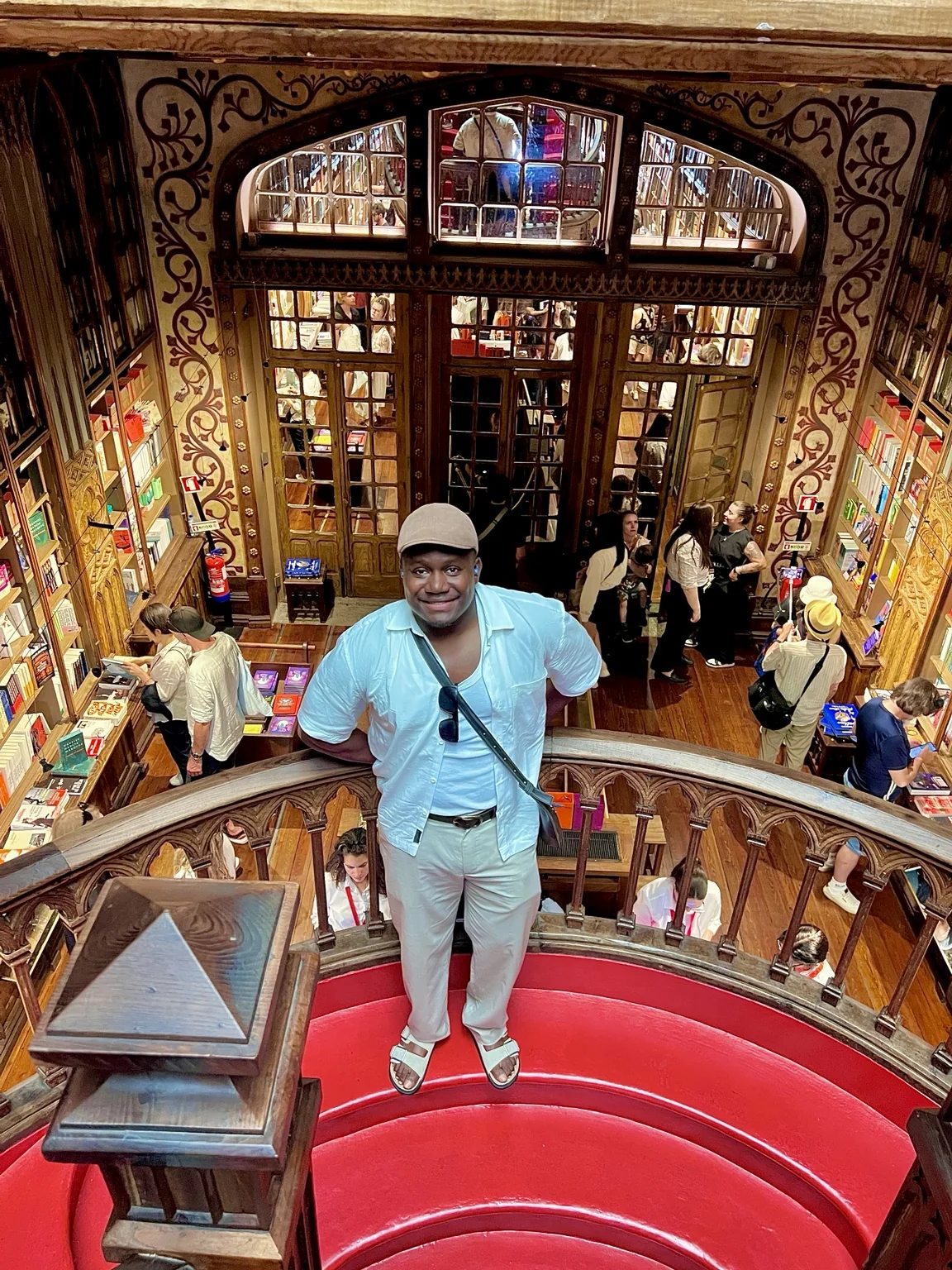 Reading and books at Livraria Lello